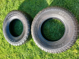 Pair of 4X4 Tyres Radar Renegade A/T5 265/75 R16