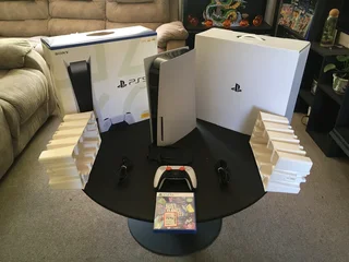 PS5 825GB Disc Edition + Duelsense + Just Dance - R7890