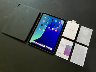 iPad Air 4th Gen 256GB -  R3890