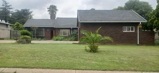 4 Bedroom house for rent in Van Riebeeck park in Security Boom Area