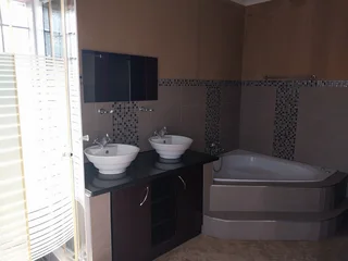 Unit to rent - Alan Manor JHB South - R8500