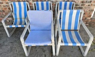 5 Chairs with cushions