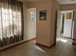 2 bedroom Flat to rent in Pretorius Park Garsfontein East