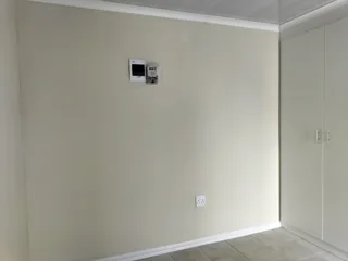 One Room unit available for Rent