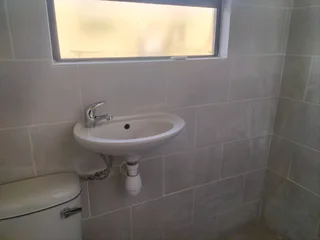 One Room unit available for Rent