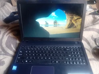 LAPTOP COMPUTER