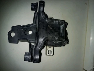 Vw polo engine mounting