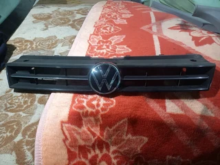 Vw polo 250 front grille with badge