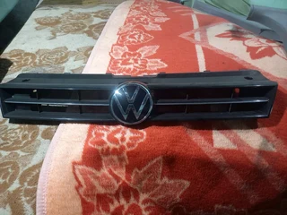 Vw polo 250 front grille with badge