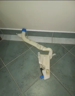 Vw polo  windscreen washer bottle with pump