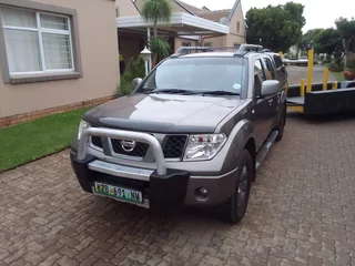 Nissan Navara Titanium Double Cab Bakkie For Sale: &#61; R 229 000