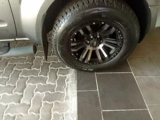 NISSAN NAVARA TITANIUM DOUBLE CAB BAKKIE FOR SALE: &#61; R 229 000