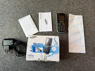 Collectors Item; Samsung phone with box, charger &amp; POP. Works 100%