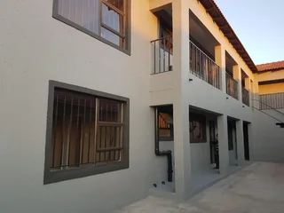 Bachelor apartment accommodation in KAGISO for R3350