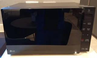 Brand New - LG 42L Black NeoChef Microwave - MS4235GIS