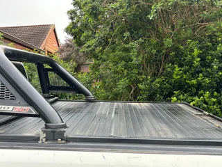 Secur lid and roll bar