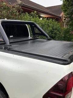 Secur lid and roll bar
