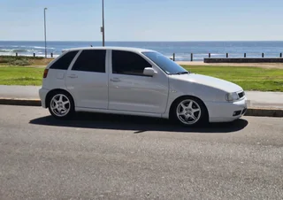 2001 White Volkswagen Polo Playa 1.6i