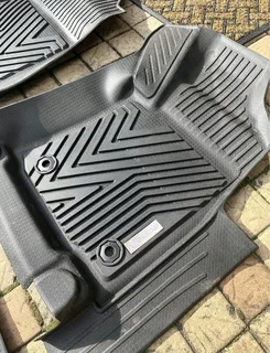 Toyota Hilux GD-6 Rubber Moulded Floor Mats