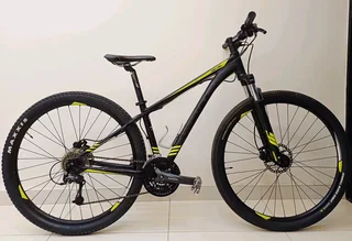 29er Giant revel mountain bike(S)