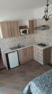 Studio Apartment in Village Setting 11km West of Forest Hill Mall