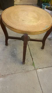 Round brass Table