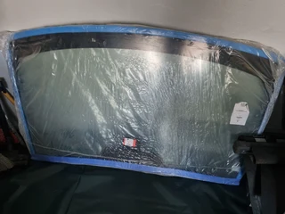 Land Rover Discovery 4 Windscreen (Original)- R3800