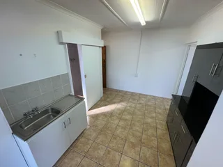 Spacious 2 Bedroom with secure parking based on the Bluff