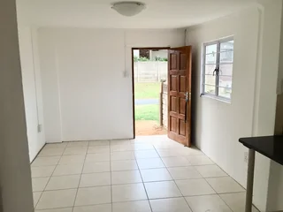 Modern Bachelor/ Studio Flat based on the Bluff