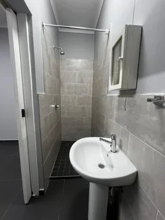 Pet Friendly Modern 2 Bedroom 2 Bathroom with secure parking based on the Bluff