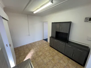 Spacious 2 Bedroom with secure parking based on the Bluff