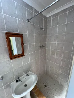 Spacious 2 Bedroom with secure parking based on the Bluff