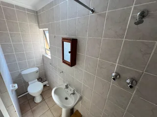 Spacious 2 Bedroom with secure parking based on the Bluff