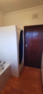 Pet friendly and spacious 2.5 Bedroom Maisonette with secure parking based on the Bluff