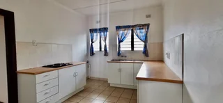 Pet friendly and spacious 2.5 Bedroom Maisonette with secure parking based on the Bluff