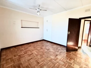 Pet friendly and spacious 2.5 Bedroom Maisonette with secure parking based on the Bluff