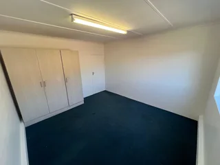 Spacious 2 Bedroom with secure parking based on the Bluff