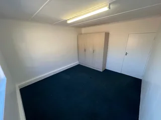 Spacious 2 Bedroom with secure parking based on the Bluff