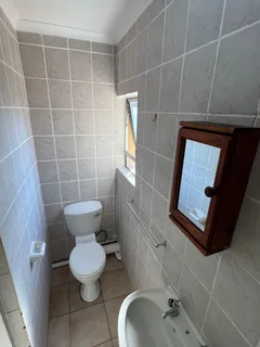 Spacious 2 Bedroom with secure parking based on the Bluff