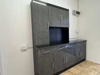 Spacious 2 Bedroom with secure parking based on the Bluff