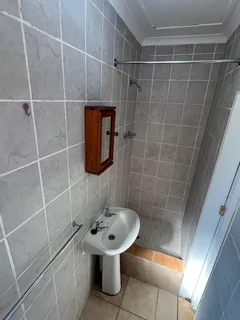 Spacious 2 Bedroom with secure parking based on the Bluff