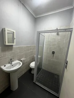 Pet Friendly Modern 2 Bedroom 2 Bathroom with secure parking based on the Bluff