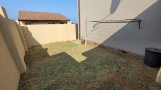 Pet friendly and spacious 2.5 Bedroom Maisonette with secure parking based on the Bluff