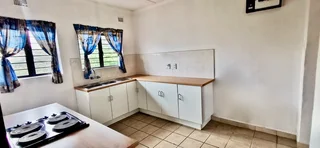 Pet friendly and spacious 2.5 Bedroom Maisonette with secure parking based on the Bluff