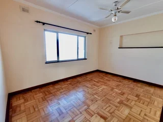 Pet friendly and spacious 2.5 Bedroom Maisonette with secure parking based on the Bluff