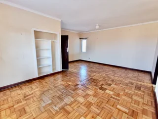 Pet friendly and spacious 2.5 Bedroom Maisonette with secure parking based on the Bluff