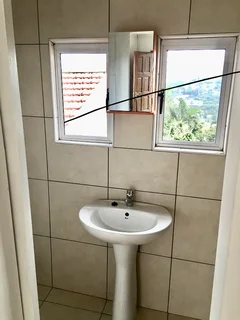 Modern Bachelor/ Studio Flat based on the Bluff