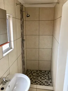 Modern Bachelor/ Studio Flat based on the Bluff