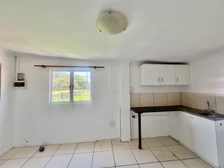 Modern Bachelor/ Studio Flat based on the Bluff