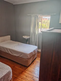 Rooms to rent in a quiet street in Central.